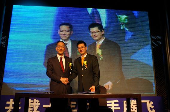 乘風(fēng)破浪會有時，直掛云帆濟(jì)滄?！苣甏鹬x會紀(jì)實(shí)