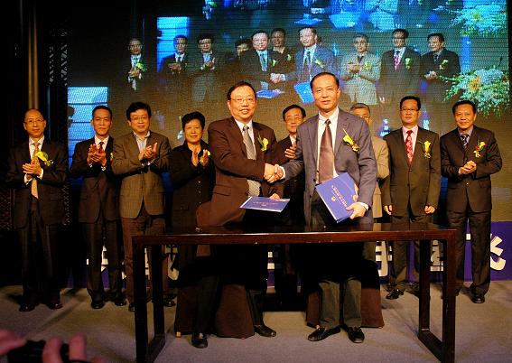 乘風(fēng)破浪會有時，直掛云帆濟(jì)滄?！苣甏鹬x會紀(jì)實(shí)